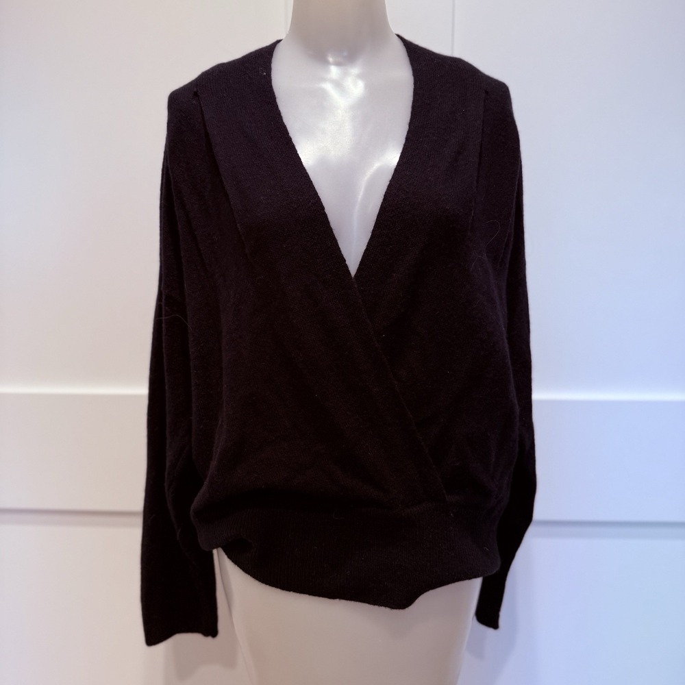 FRAME The Cara V Neck Sweater M Black Wool Cashmere Surplice